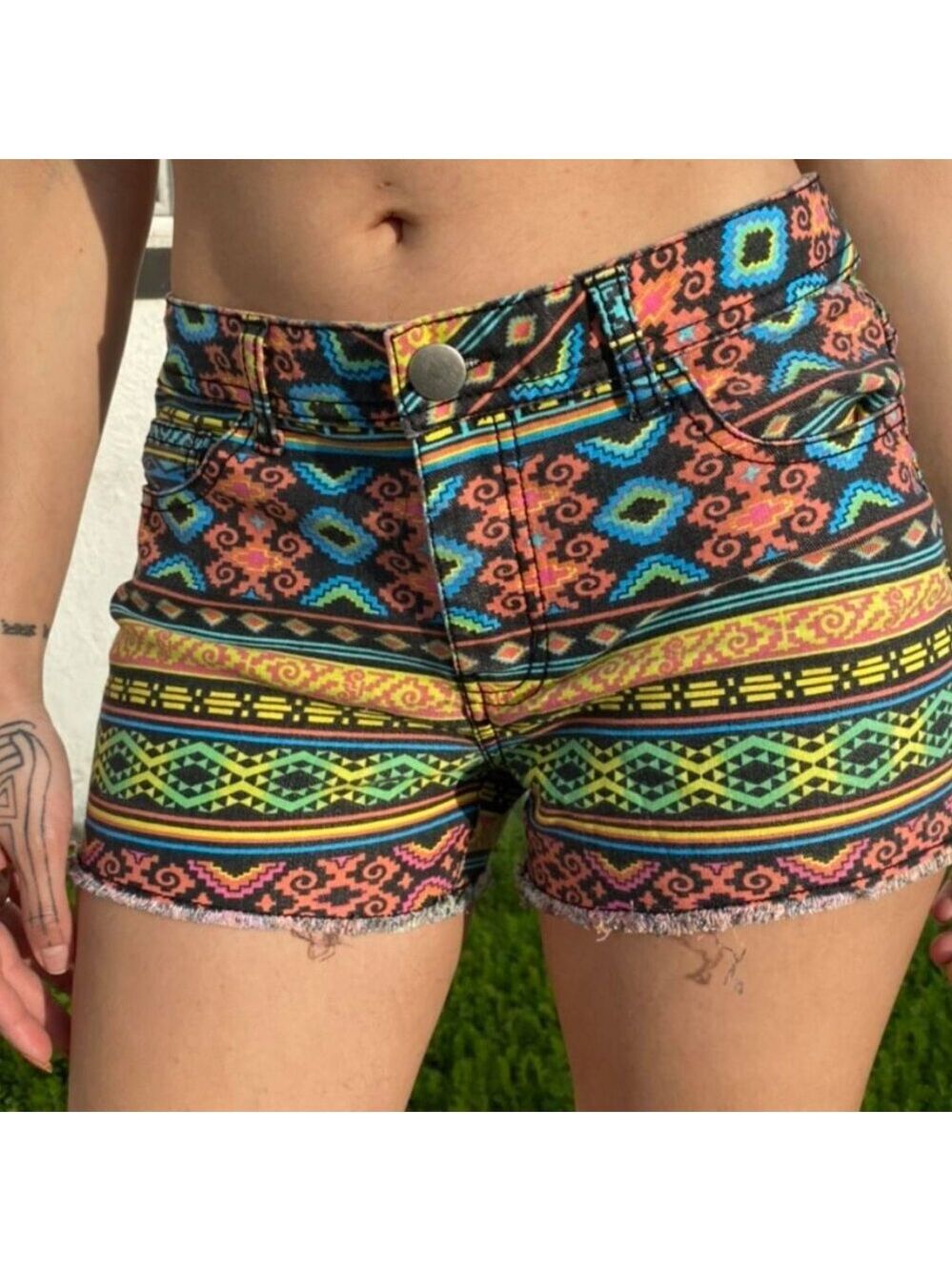 Forever 21 Aztec Print Short sz (8)